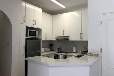 Kings Palace - Superb 2 Bed Ground Floor Apartment Paphos Luaran gambar