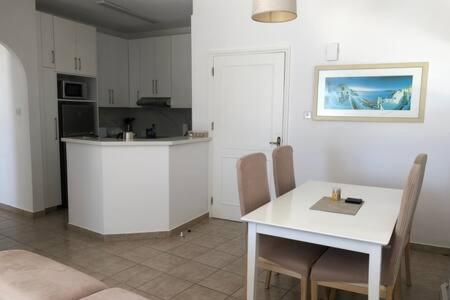 Kings Palace - Superb 2 Bed Ground Floor Apartment Paphos Luaran gambar