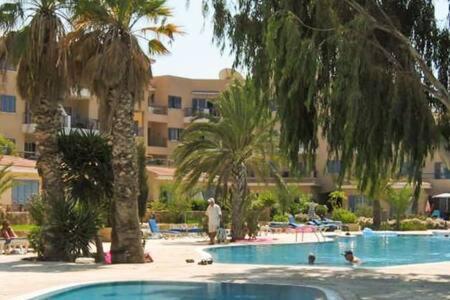 Kings Palace - Superb 2 Bed Ground Floor Apartment Paphos Luaran gambar