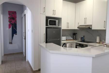 Kings Palace - Superb 2 Bed Ground Floor Apartment Paphos Luaran gambar