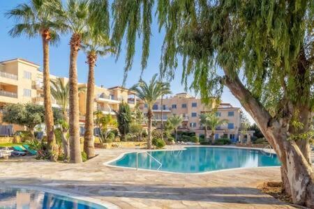 Kings Palace - Superb 2 Bed Ground Floor Apartment Paphos Luaran gambar